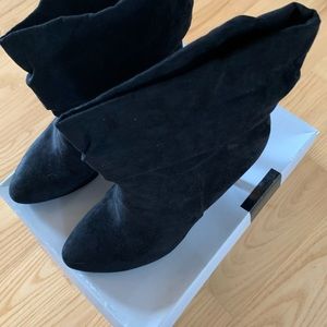 Like new Women’s black dress ankle boots